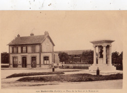 GODERVILLE PLACE DE LA GARE ET LE MONUMENT - Goderville