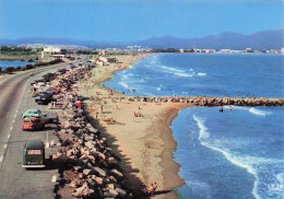 Saint Aygulf - Vue D'Ensemble De La Plage - Au Loin ,  Frejus   - CPM  °J - Saint-Aygulf