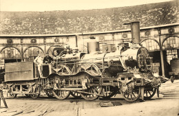 Carte Photo * Train Locomotive Machine NORD N°2844 * Gare Station * Ligne Chemin De Fer * Cheminots Conducteur - Treinen