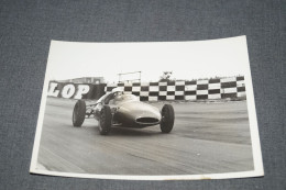 RARE Grande Photo Ancienne ,voiture Sur Circuit ,originale, 21,5 Cm. Sur 16,5 Cm.voiture De Course. - Automobile