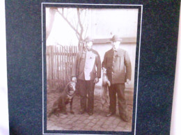 Altes, Originales Foto: 2 Jäger Mit Geschossenem Hasen Und Jagdhund - Animaux