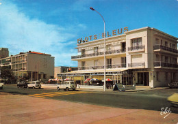 Royan * Rue Et Façade Hôtel LES FLOTS BLEUS * Voiture Automobile Ancienne RENAULT 4L - Royan