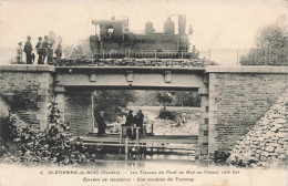 St étienne Du Bois * RARE CPA * Les Travaux Du Pont Du Gué Au Chaud , Une Machine Du Tram Tramway * Ligne Chemin De Fer - Autres & Non Classés