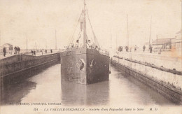 La Rochelle * La Pallice * Entrée D'un Bateau Paquebot Dans Le Sas - La Rochelle