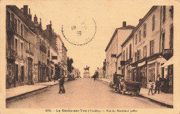 La Roche Sur Yon * La Rue Du Maréchal Joffre * Buvette * Automobile Voiture Ancienne * Cachet Régiment D'artillerie - La Roche Sur Yon