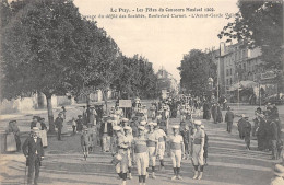 43-LE-PUY- LES FÊTES DU CONCOURS MUSICAL 1909- PASSAGE DU DEFILE DES STE BOULEVARD CARNOT L'AVANT GARDE VELLAVE - Le Puy En Velay