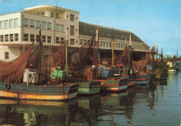 Le Guilvinec * Vue Sur Les Chalutiers Et La Criée * Bateaux Pêche - Guilvinec