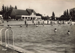 Aubigny Du Bac * Vue Sur La Piscine Et L'ermitage * Baigneurs - Autres & Non Classés