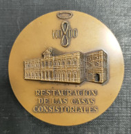 MEDALLA. AÑO 1992. SEVILLA. RESTAURACIÓN DE LAS  CASAS  CONSISTORIALES. - Autres & Non Classés