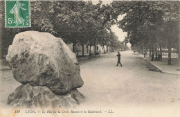 Lyon * 4ème * Le Bloc De Pierre De La Croix Rousse Et Le Boulevard - Lyon 4