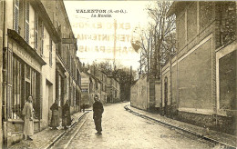 94 VALENTON LA MONTEE DANS LA GRANDE RUE CHARCUTERIE NOUVEAUTES CACHET DE L EXPOSITION PARIS 1937 - Valenton