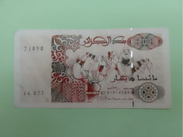 Billet De 200 Dinars Algeriens Du 21/05/1992 - Algeria