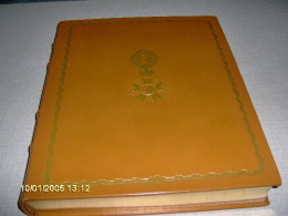 )« Ordres Et Décorations De France » (1982) - Libros & Software