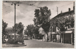 76 DEPT 83 : édit. Cim : La Valette Rond Point De Lattre De Tassigny ( Tram ) A Droite Station Bar - La Valette Du Var