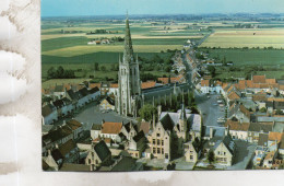 HONDSHOOTE - Vue Générale Sur L'Eglise Et L'Hôtel De Ville - Hondshoote