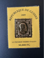 Guinée Guinea 2009 Mi. 6488 Premier Timbre Italien First Italian Stamp On Stamp Gold Or Primo Francobollo Italiano - Guinée (1958-...)