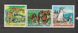 P.A. N° 118 à 120 = 3 TIMBRES COMORES NEUFS** DE 1977     Cote : 18,50 € - Comores (1975-...)