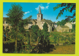 48 AUMONT AUBRAC Un Coin Du Village Et L'Eglise En 1985 VOIR TIMBRE Peynet La St Valentin - Aumont Aubrac