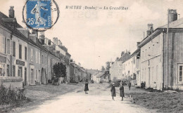 MOUTHE (Doubs) - La Grand'Rue - Café Français - Voyagé 1920 (2 Scans) Frèrejean à Nurieux-Volognat Ain 01 - Mouthe