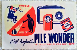 Buvard PUBLICITE C'est Toujours PILE WONDER Ne S'use Que Si L'on S'en Sert ILLUSTRATEUR Musique Jazz Radio Cave Vin - Batterijen