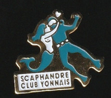 76515- Pin's.Scaphandre Club Lyonnais.Sirène.Plongée Sous Marine. - Plongée