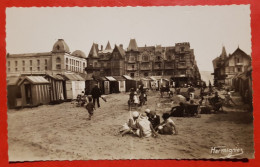 CPSM Petit Format -  Berck Plage - Un Coin De La Plage - Berck