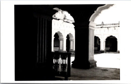 (4 R 1) Older - B/w  - Chuch Or Cloister ? - Bibliotecas