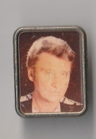 PIN'S  THEME ARTISTE  CHANTEUR JOHNNY HALLIDAY - Personnes Célèbres