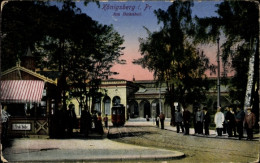 CPA Kaliningrad Königsberg Ostpreußen, Partie Am Bahnhof, Trinkhalle, Straßenbahn, Fußgänger - Ostpreussen