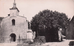 Salernes - L'Eglise Et Le Monument Aux Morts  - Auto -   CPSM °J - Salernes