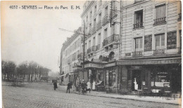 92 SEVRES - Place Du Parc - Animée - Sevres