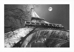 PARIS La TOUR EIFFEL Une Nuit En Pleine Lune  Eclairage CSNE Photo Antonio Carrara 2001 * PRIX FIXE - Tour Eiffel