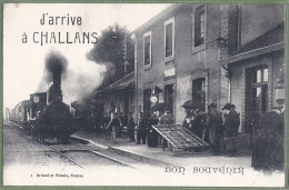 CPA Vue Peu Courante - VENDÉE - "J'ARRIVE A CHALLANS - LA GARE - Belle Animation Sur Le Quai, Train, Locomotive - Challans