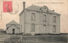 Lézigné * La Mairie Et L'école Du Village - Autres & Non Classés