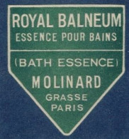 Etiquette Gaufrée Parfum Royal Balneum Essence Pour Bains Molinard Grasse - Paris 3,9 Cm X 4,4 Cm En Superbe.Etat - Etichette