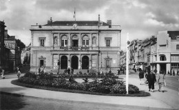 Laval  * Place De La Mairie Et La Rue De La Libération - Laval