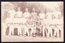 Um 1900 Ungelaufene Foto AK: Winning Cricket Team Mit Soldaten. - Críquet