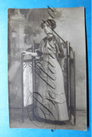 Carte Photo  Art Deco- Nouveau Pauline S... Aan  Celine Dael -28 Mei 1911 Foto Verbeeck Antwerpen - Genealogia