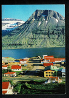 ISLAND ISLANDE CP Village De Pêcheurs Dans L'est + Timbres Au Dos  TB - Islande