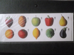 GREAT BRITAIN SG 2348-57 FRUIT AND VEGETABLES PRESENTATION PACK With 76 LABELS - Hojas & Múltiples