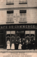 Evreux, Rue De L'Horloge - Café Du Commerce, Personnel Du Restaurant Georges Guille - Carte N° 1187 Non Circulée - Cafés