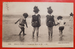 CPA - Berck Plage - Enfants Aux Bains De Mer - Berck