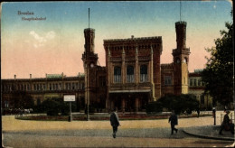 CPA Wrocław Breslau Schlesien, Hauptbahnhof, Totalansicht, Vorderseite, Passanten - Schlesien