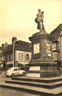 Lesneven * Place Et Statue Du Général Le Flo * Automobile Ancienne Renault 4cv RENAULT * Coop LA LEONARDE - Lesneven