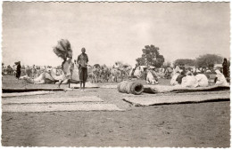 CPSM NIGER - NIAMEY - Le Marché Aux Nattes - Ed. J.-L. Fontanon N°107 - Niger