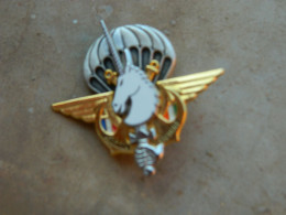 INSIGNE MILITAIRE OPERATIONS EXTERIEURES OPERATION LICORNE MATRICULE SERIE J 10 E MANDAT - Luftwaffe