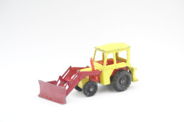 CORGI JUNIORS: 3303 Massey Ferguson Tractor With Plough , Scale : 1/64 - Vintage - Matchbox