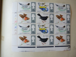 GREAT BRITAIN SG 696 BRITISH BIRDS   MINT 2 BL4 AS BL9 FEW LIGHTLY HINGED With TRAFIC LIGHTS - ....-1951 Pre-Elizabeth II
