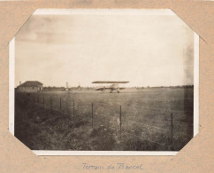 Terrain De Bancel , Haute Rivoire Rhône * 1930 Aviation Avion Aviateur Aérodrome * Photo Ancienne 10.8x8.2cm - Andere & Zonder Classificatie