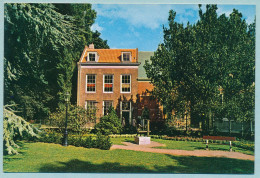 GOUDA - Willem Vroesenparkje In Het Centrum Met Op De Achtergrond De Jeruzalemkapel - Gouda